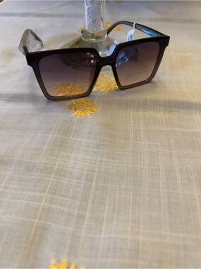 Tahari Brown Gradient Oversized Square Sunglasses